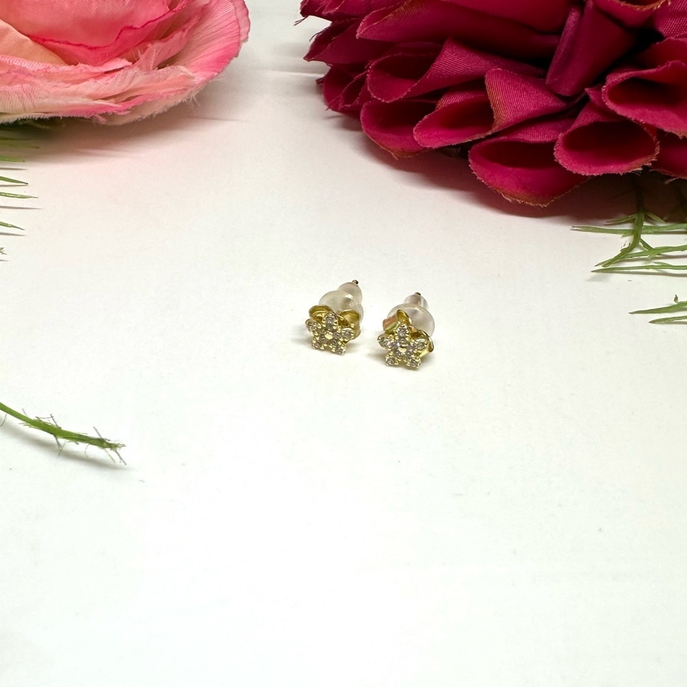 NEW⚜️14K Over Sterling Silver CZ Flower Stud Earrings - Picture 3 of 8